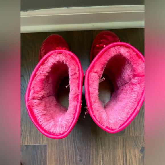 Vintage Sparkly Red Uggs - Picture 4 of 6